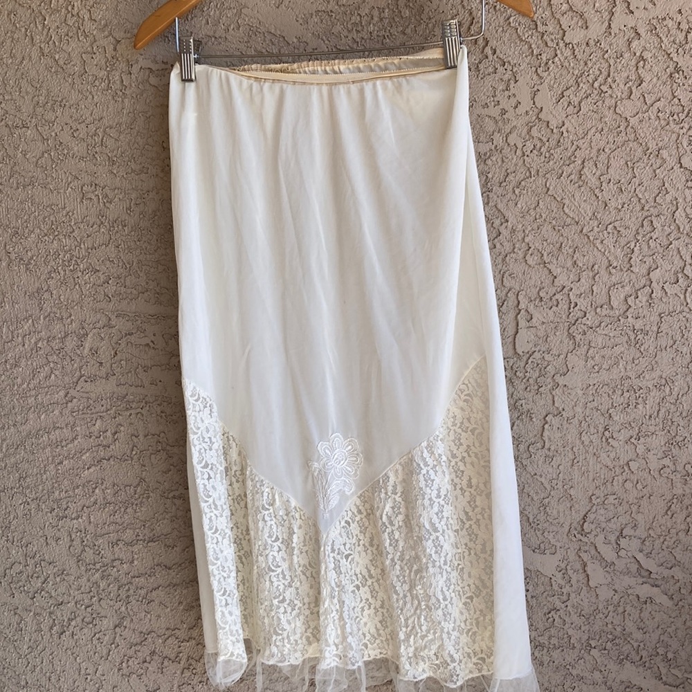 Vintage women’s long slip with lace and tulle size 26